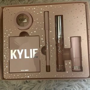 Kylie Jenner makeup kit from ulta